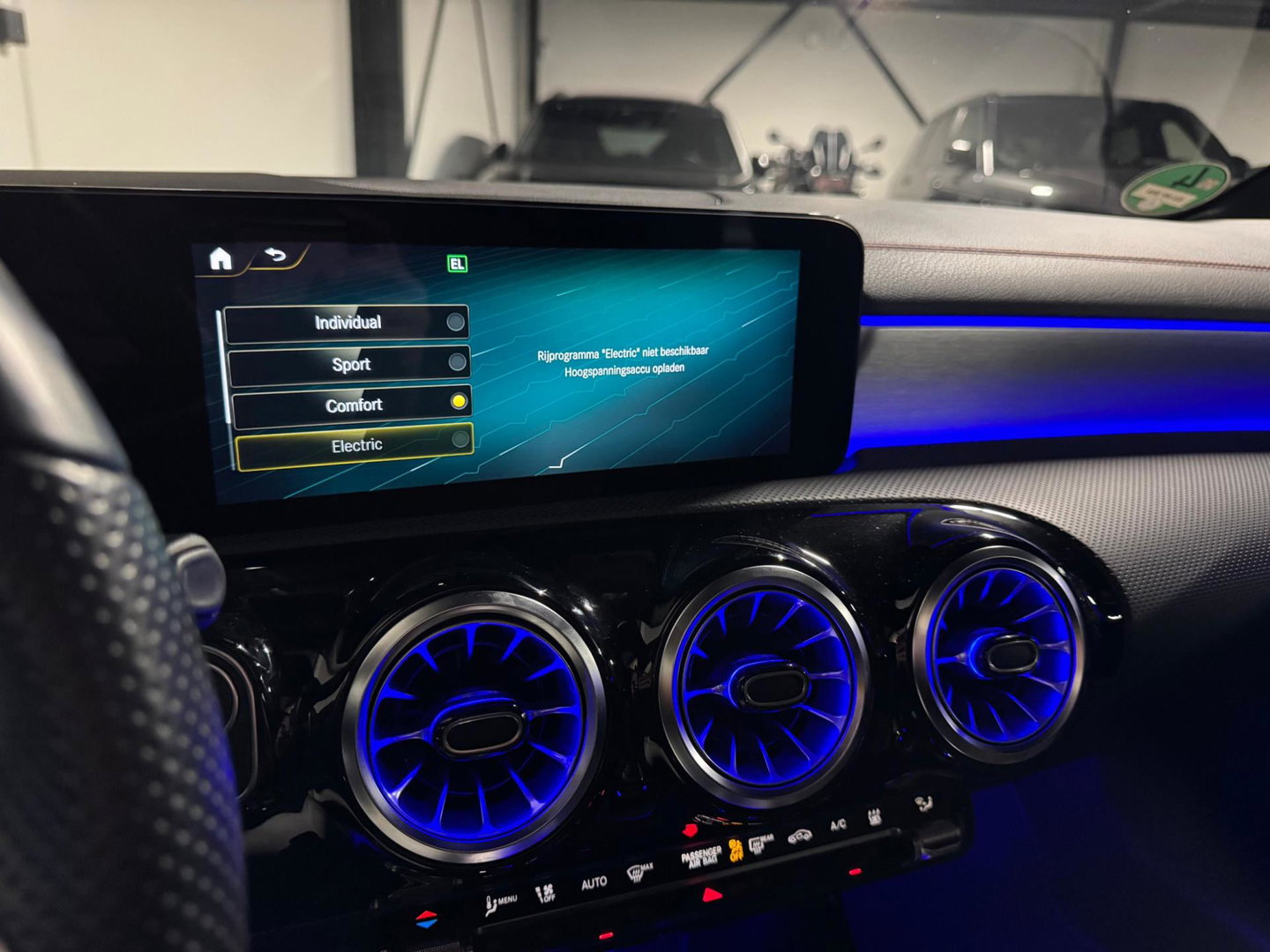 Mercedes-Benz CLA-Klasse 250 e AMG PANO SFEER CAM'