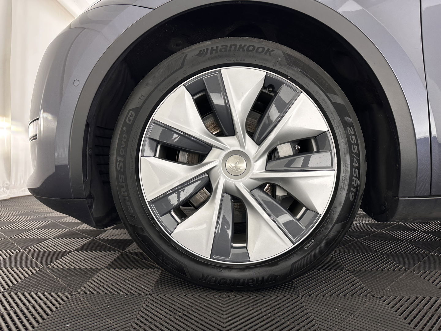 Tesla Model Y Long Range AWD 75 kWh [ 3-Fase-11kW ] {SOH-87%} (INCL-BTW) Aut. *PANO | AUTO-PILOT | LEATHER | NAVI-FULLMAP | MATRIX-LED | KEYLESS | CAMERA | DAB+ | HEATED-COMFORTSEATS | PRIVACY-GLASS | TOPVIEW |  19''ALU*