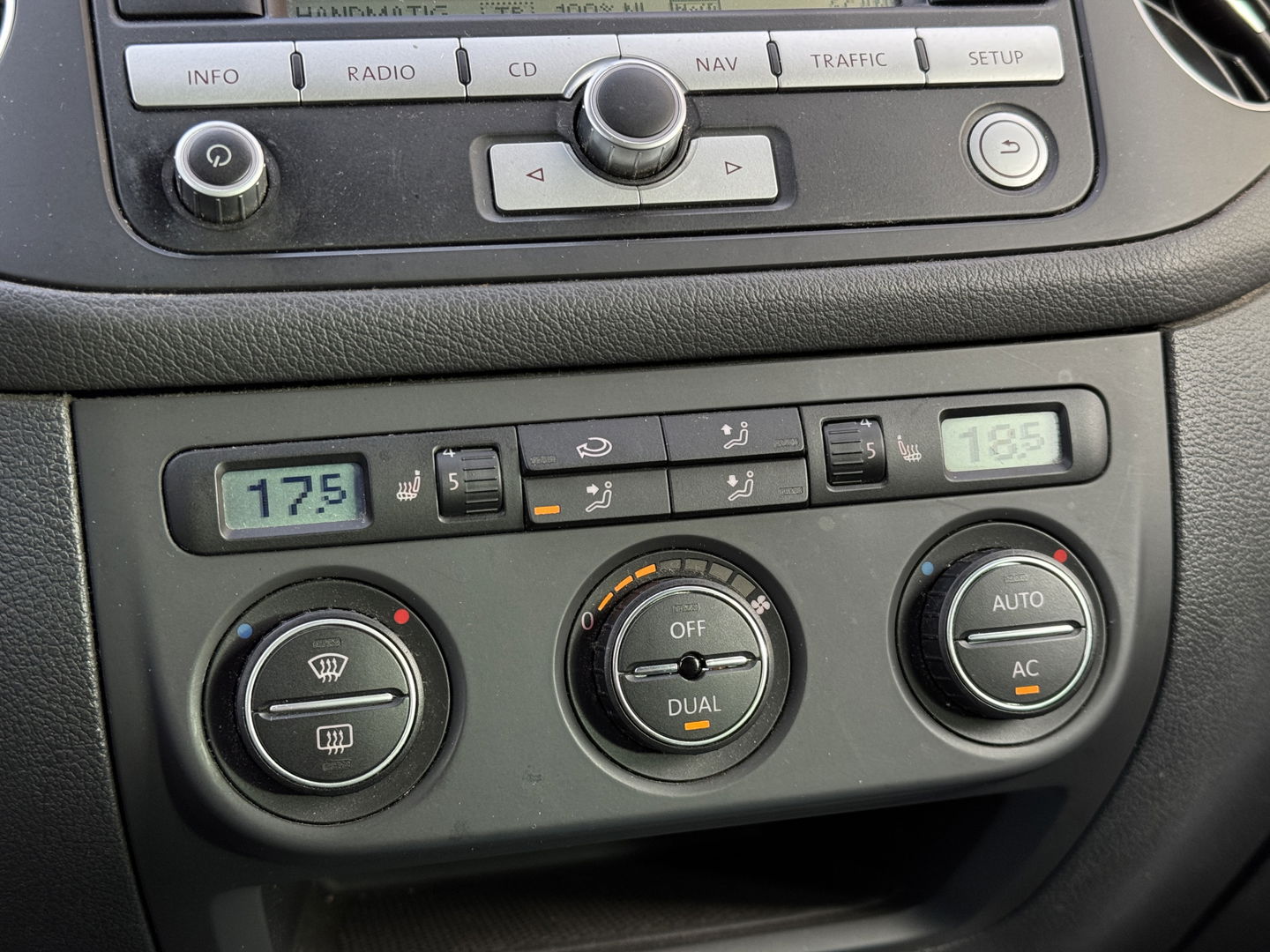 Volkswagen Golf Plus 1.9 TDI Sportline BlueMotion | Handel / Export | Cruise Control | Airconditioning | Trekhaak | Stoelverwarming | Parkeersensoren | Navigatie Voorbereiding | Isofix | Multifunctioneel Stuurwiel |