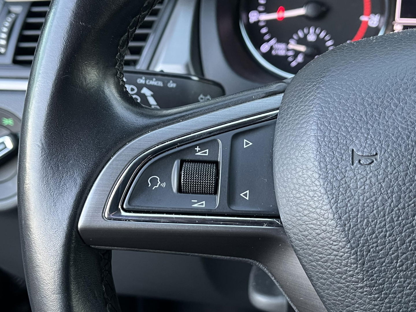 Škoda Rapid Spaceback 1.2 TSI JOY Plus | NAVI | CLIMA | STOELVERW | CRUISE | PDC VOOR + ACHTER | LM VELGEN