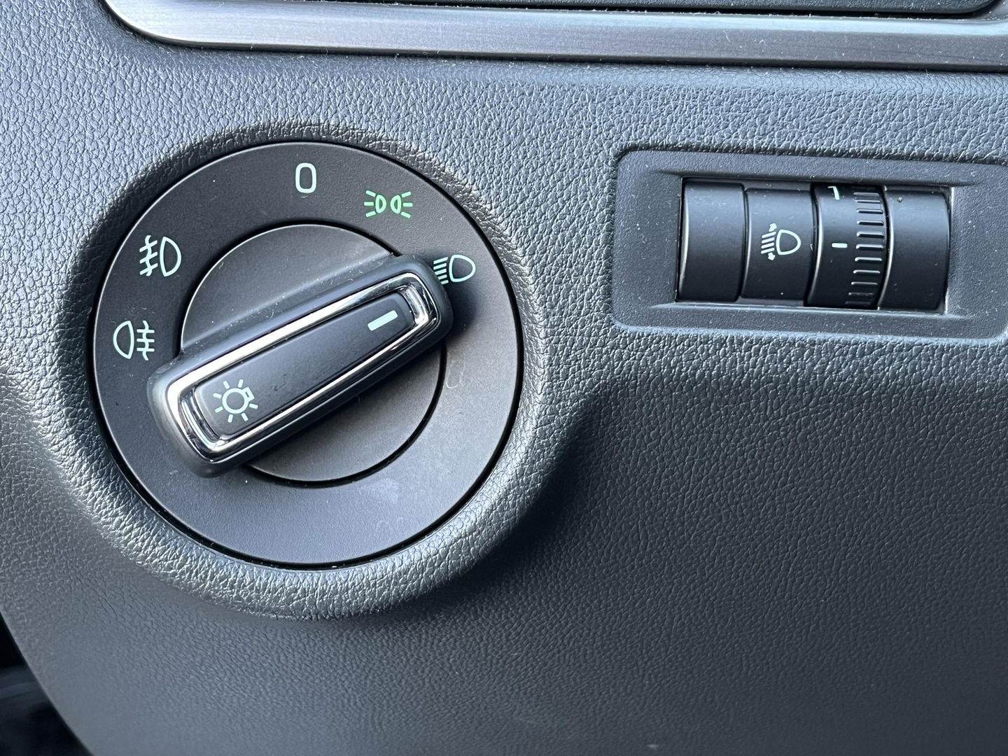 Škoda Rapid Spaceback 1.2 TSI JOY Plus | NAVI | CLIMA | STOELVERW | CRUISE | PDC VOOR + ACHTER | LM VELGEN