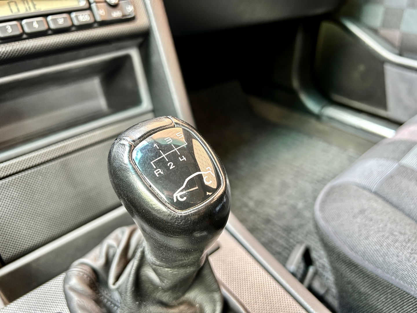 Mercedes-Benz C-Klasse 180 Sport | Schuif - Kanteldak | Stoelverwarming | Parkeersensoren | Elektrische Ramen | Elektrische Spiegels |