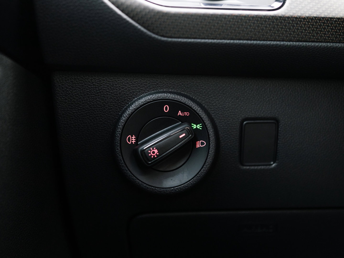 CUPRA Ateca 2.0 TSI 4DRIVE LIMITED AKRA CARBON BREMBO BEATS