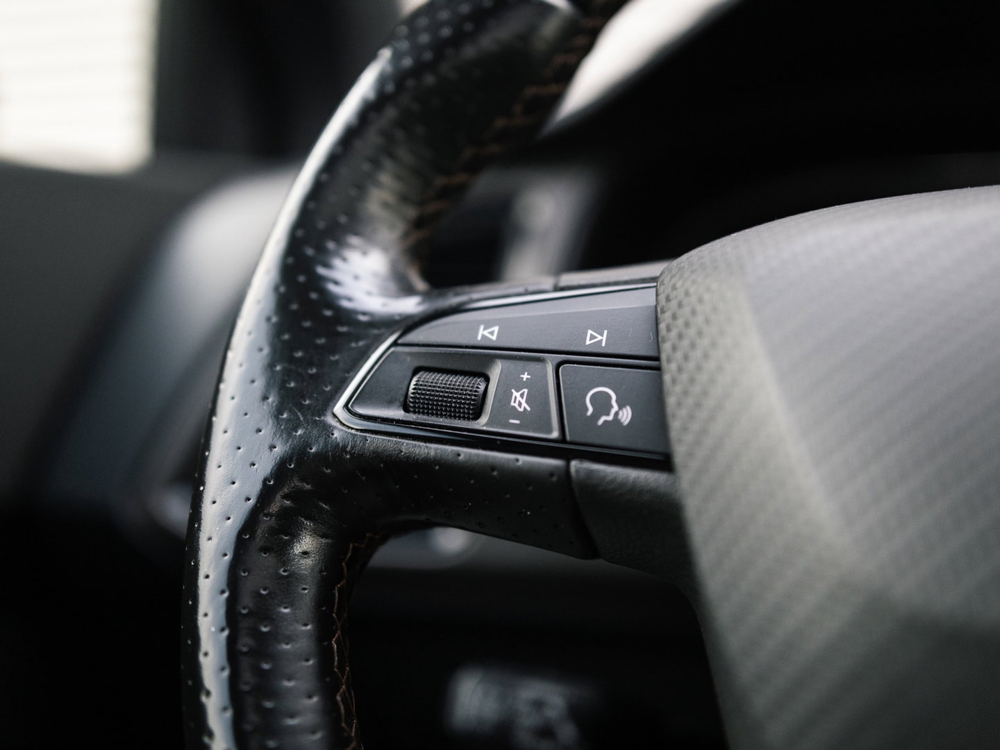 CUPRA Ateca 2.0 TSI 4DRIVE LIMITED AKRA CARBON BREMBO BEATS