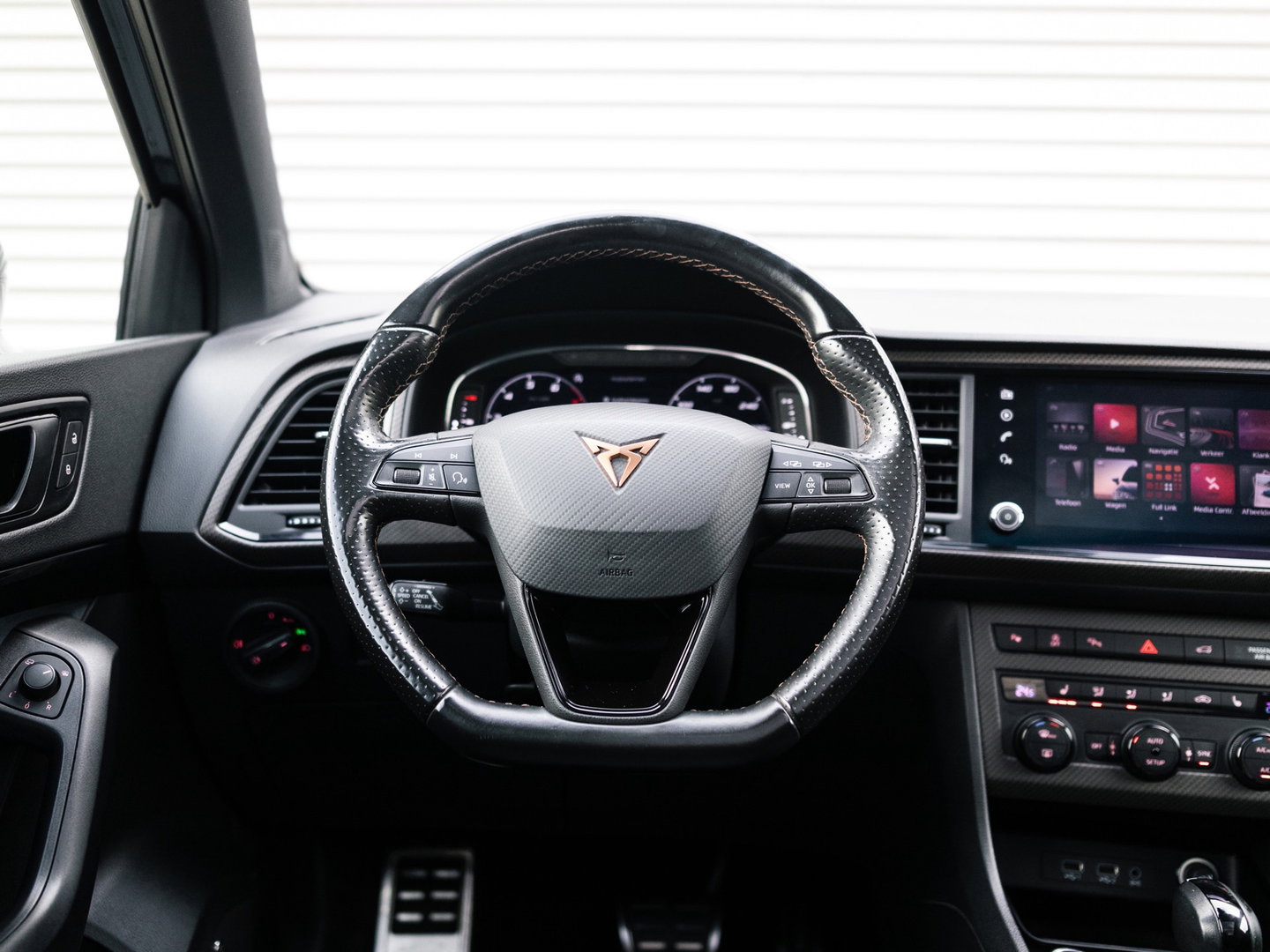 CUPRA Ateca 2.0 TSI 4DRIVE LIMITED AKRA CARBON BREMBO BEATS