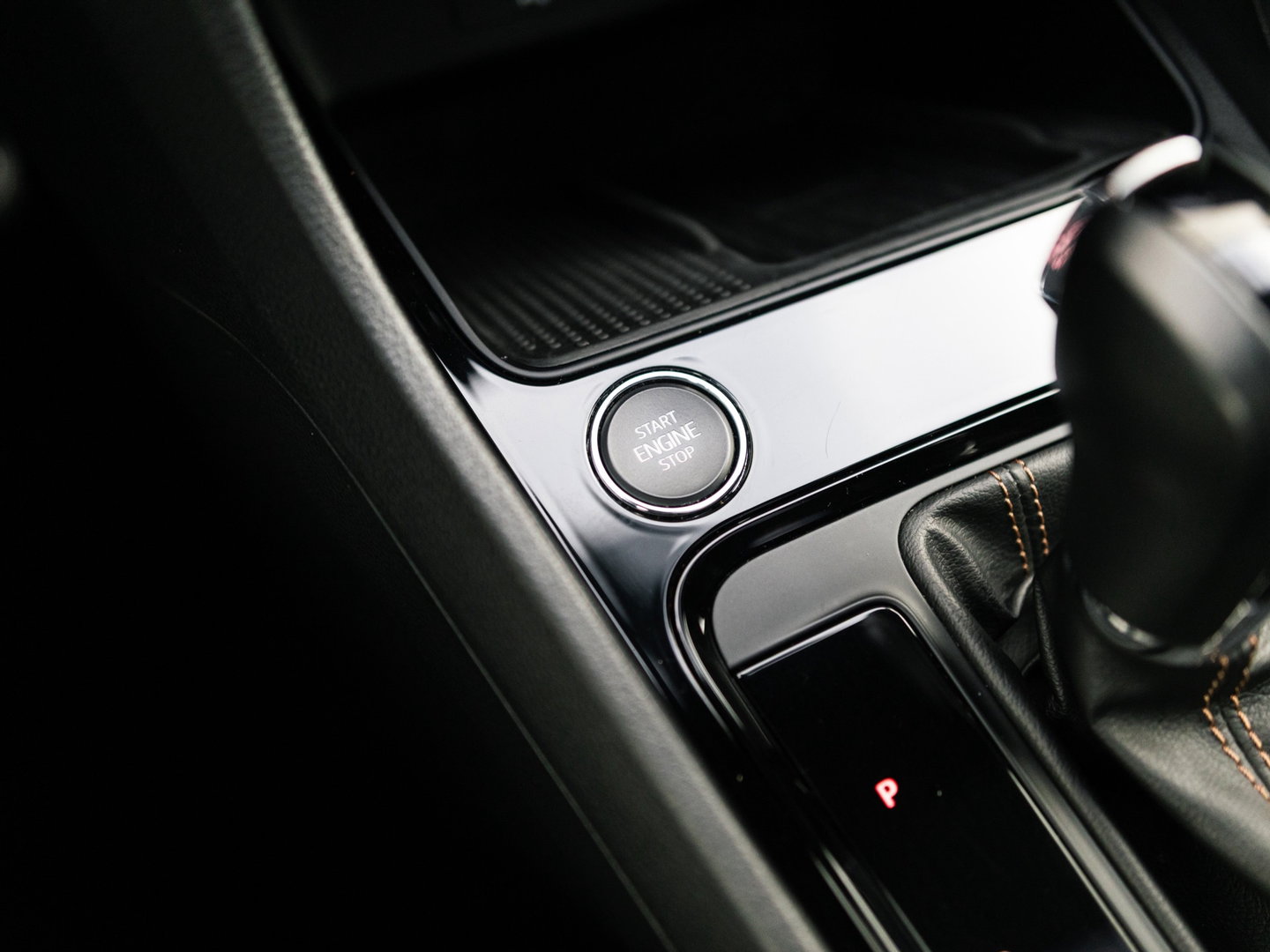 CUPRA Ateca 2.0 TSI 4DRIVE LIMITED AKRA CARBON BREMBO BEATS