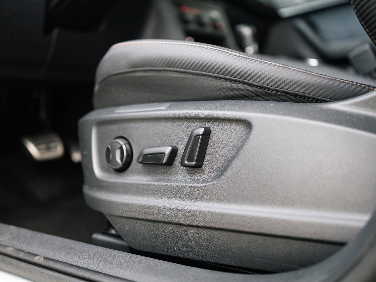 CUPRA Ateca 2.0 TSI 4DRIVE LIMITED AKRA CARBON BREMBO BEATS