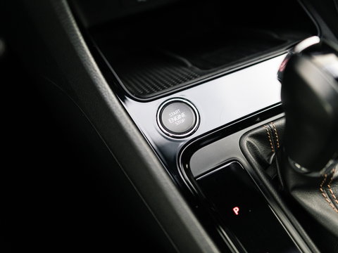 CUPRA Ateca 2.0 TSI 4DRIVE LIMITED AKRA CARBON BREMBO BEATS