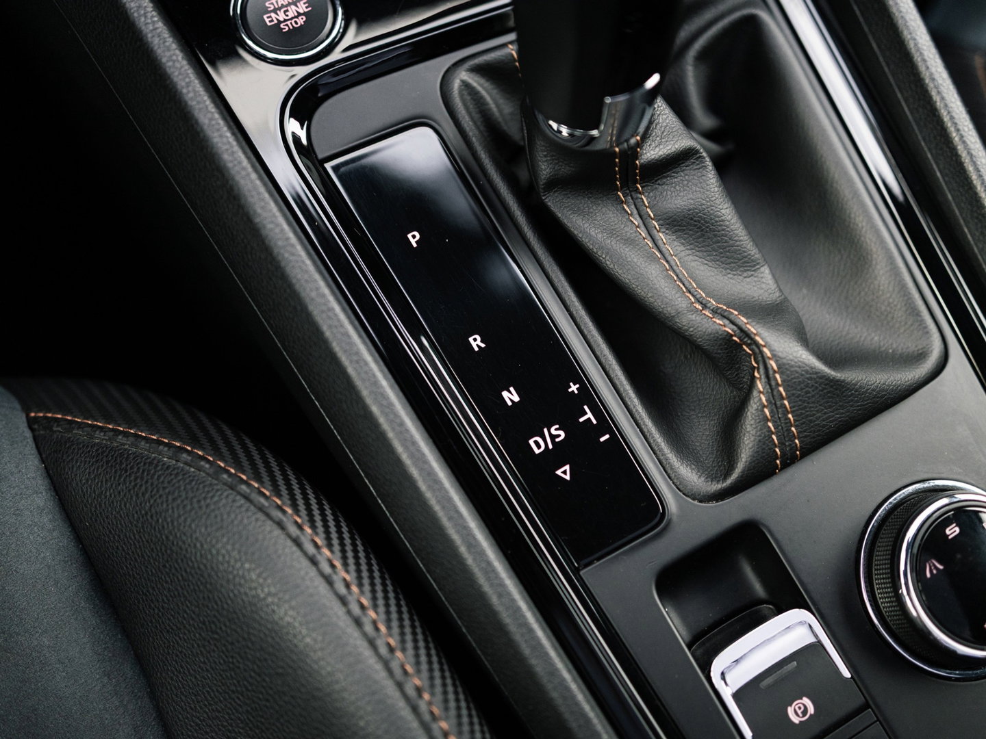 CUPRA Ateca 2.0 TSI 4DRIVE LIMITED AKRA CARBON BREMBO BEATS