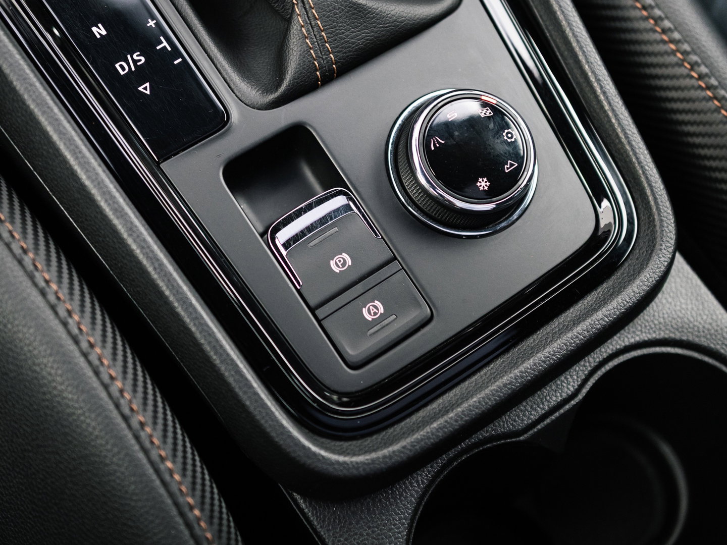 CUPRA Ateca 2.0 TSI 4DRIVE LIMITED AKRA CARBON BREMBO BEATS