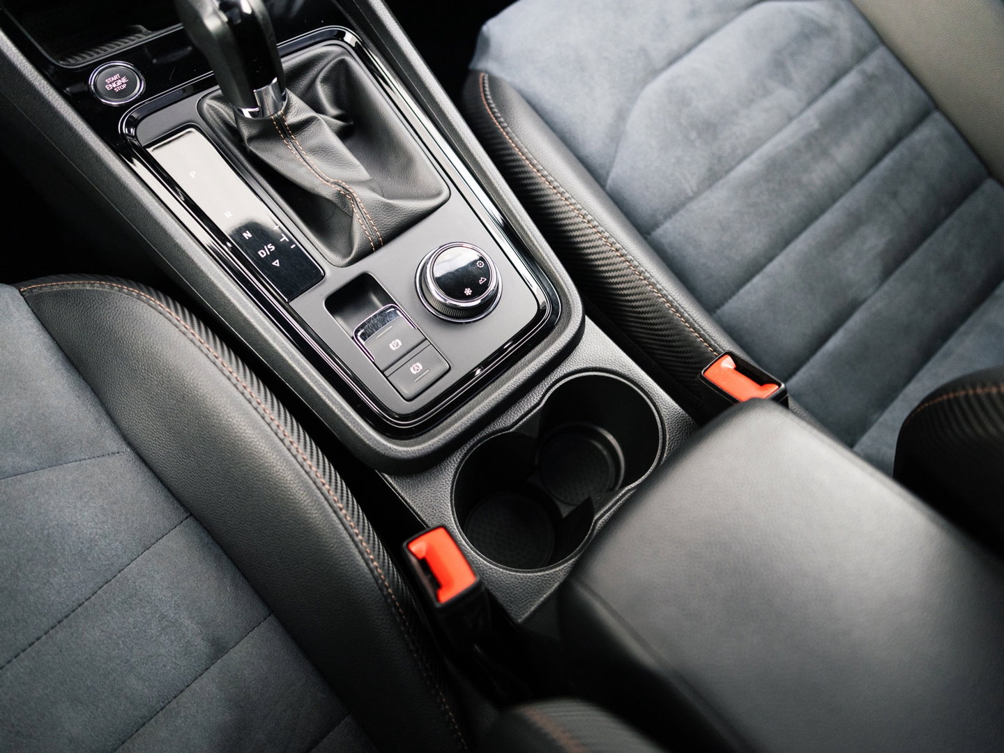 CUPRA Ateca 2.0 TSI 4DRIVE LIMITED AKRA CARBON BREMBO BEATS