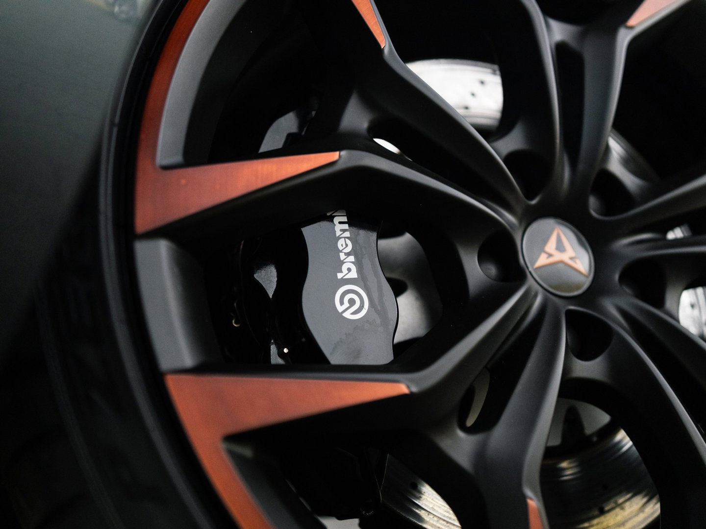 CUPRA Ateca 2.0 TSI 4DRIVE LIMITED AKRA CARBON BREMBO BEATS