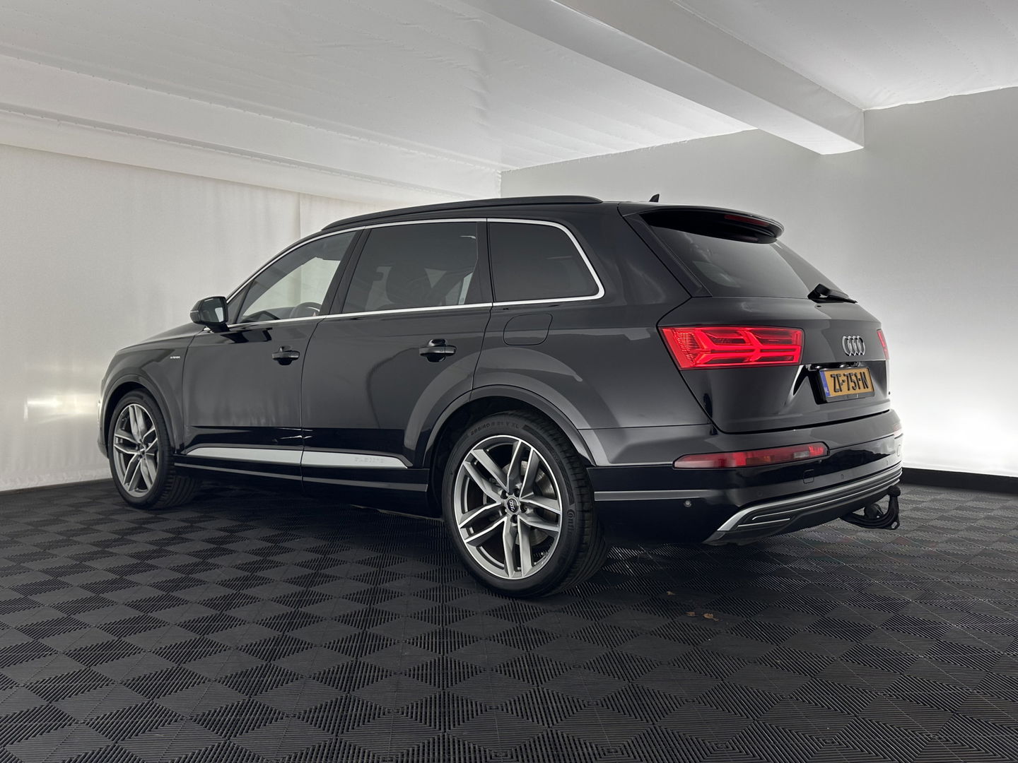 Audi Q7 3.0 TDI e-tron Quattro Sport (Plug-In) Aut. *PANO | LEATHER | ADAPTIVE-CRUISE | MATRIX-LED | BOSE-AUDIO | BLINDSPOT | MEMORY-PACK | DIGI-COCKPIT | HEATED-SPORTSEATS | NAVI-FULLMAP | CAMERA | HEAD-UP | SHIFTPADDLES | TOWBAR | 21"*