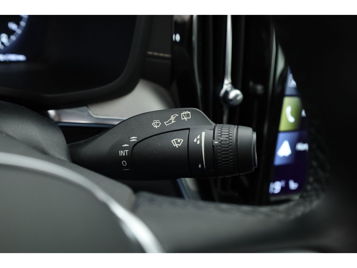 Volvo V60 2.0 T6 Recharge AWD R-Design | Pano-dak | elek. Trekhaak | Head-up | ACC | Stoel + stuurverwarming |