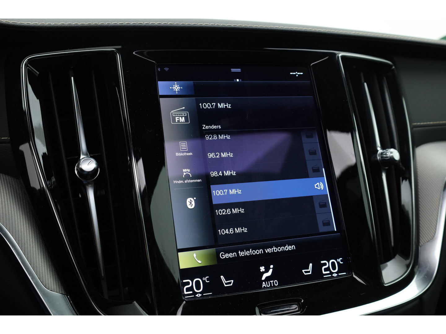 Volvo V60 2.0 T6 Recharge AWD R-Design | Pano-dak | elek. Trekhaak | Head-up | ACC | Stoel + stuurverwarming |