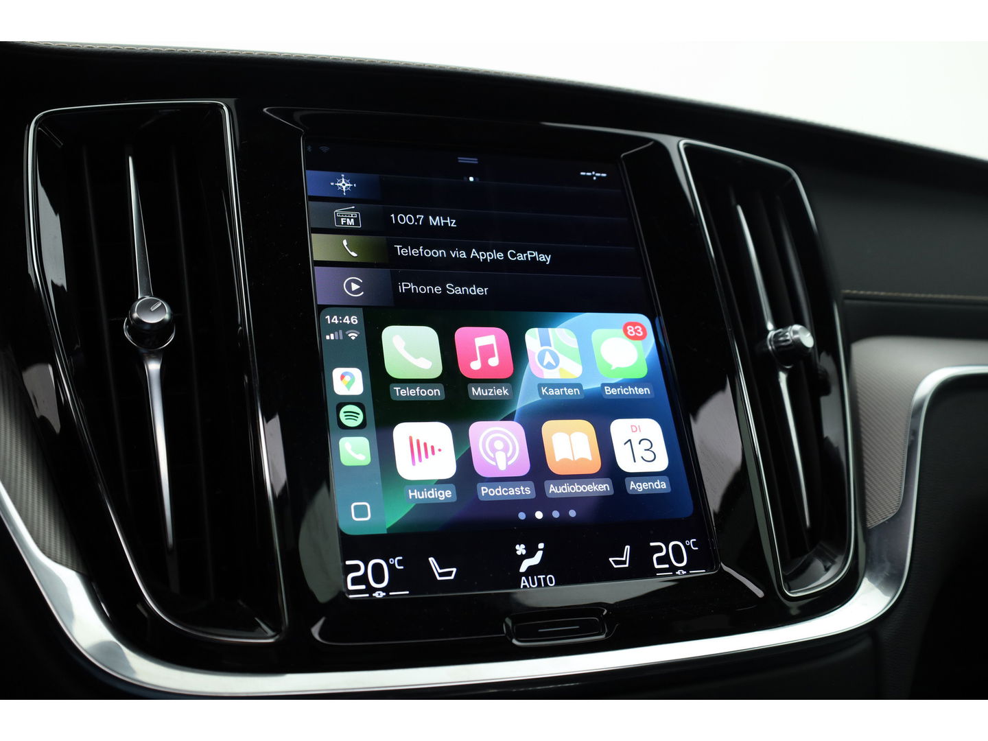 Volvo V60 2.0 T6 Recharge AWD R-Design | Pano-dak | elek. Trekhaak | Head-up | ACC | Stoel + stuurverwarming |