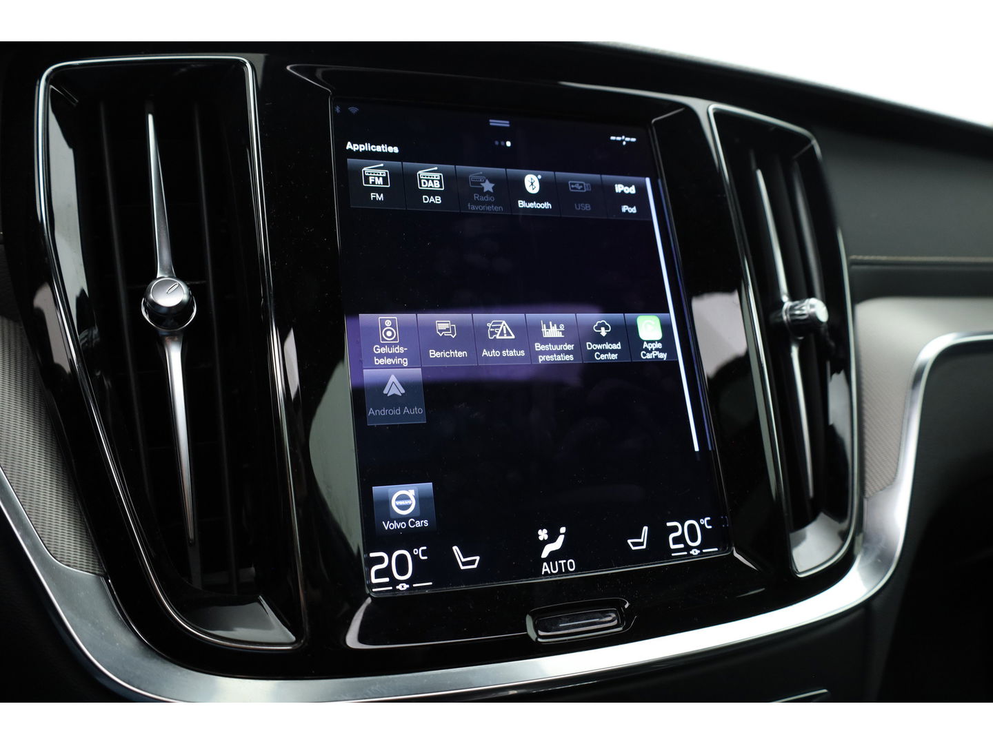 Volvo V60 2.0 T6 Recharge AWD R-Design | Pano-dak | elek. Trekhaak | Head-up | ACC | Stoel + stuurverwarming |