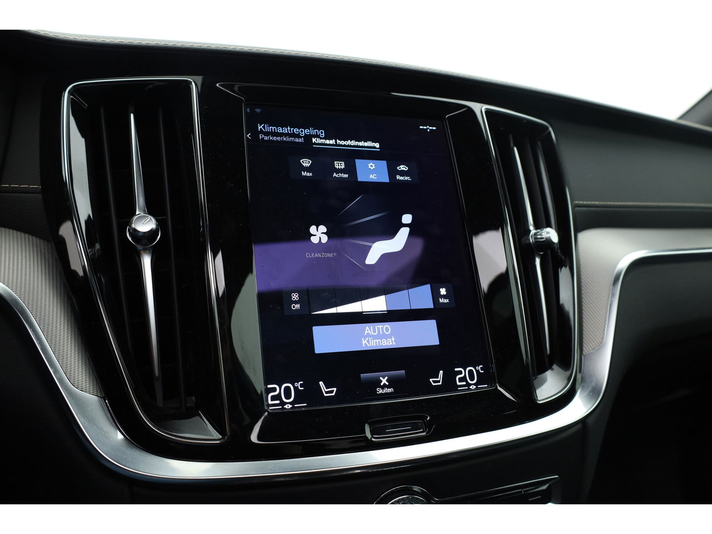 Volvo V60 2.0 T6 Recharge AWD R-Design | Pano-dak | elek. Trekhaak | Head-up | ACC | Stoel + stuurverwarming |