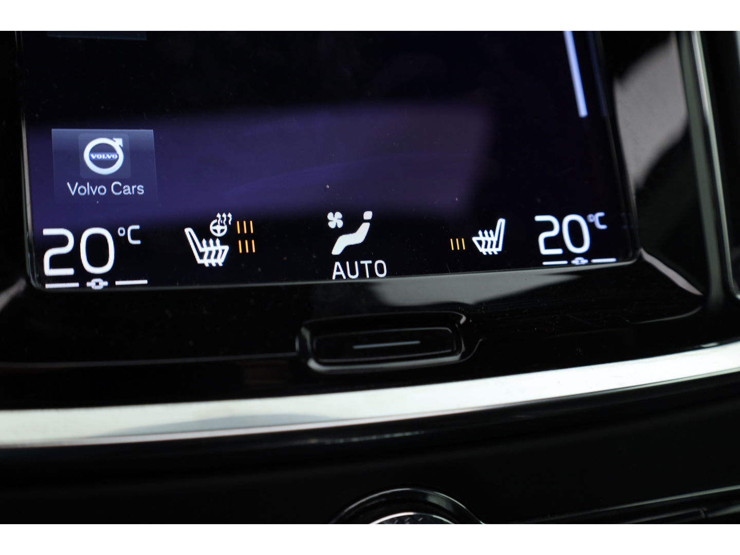 Volvo V60 2.0 T6 Recharge AWD R-Design | Pano-dak | elek. Trekhaak | Head-up | ACC | Stoel + stuurverwarming |