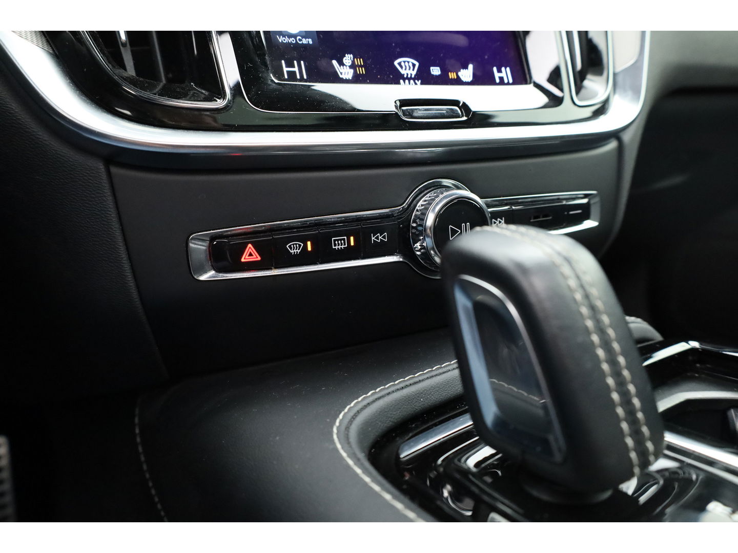 Volvo V60 2.0 T6 Recharge AWD R-Design | Pano-dak | elek. Trekhaak | Head-up | ACC | Stoel + stuurverwarming |