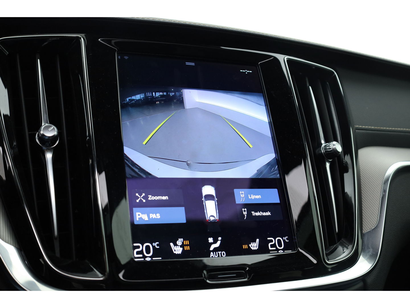 Volvo V60 2.0 T6 Recharge AWD R-Design | Pano-dak | elek. Trekhaak | Head-up | ACC | Stoel + stuurverwarming |