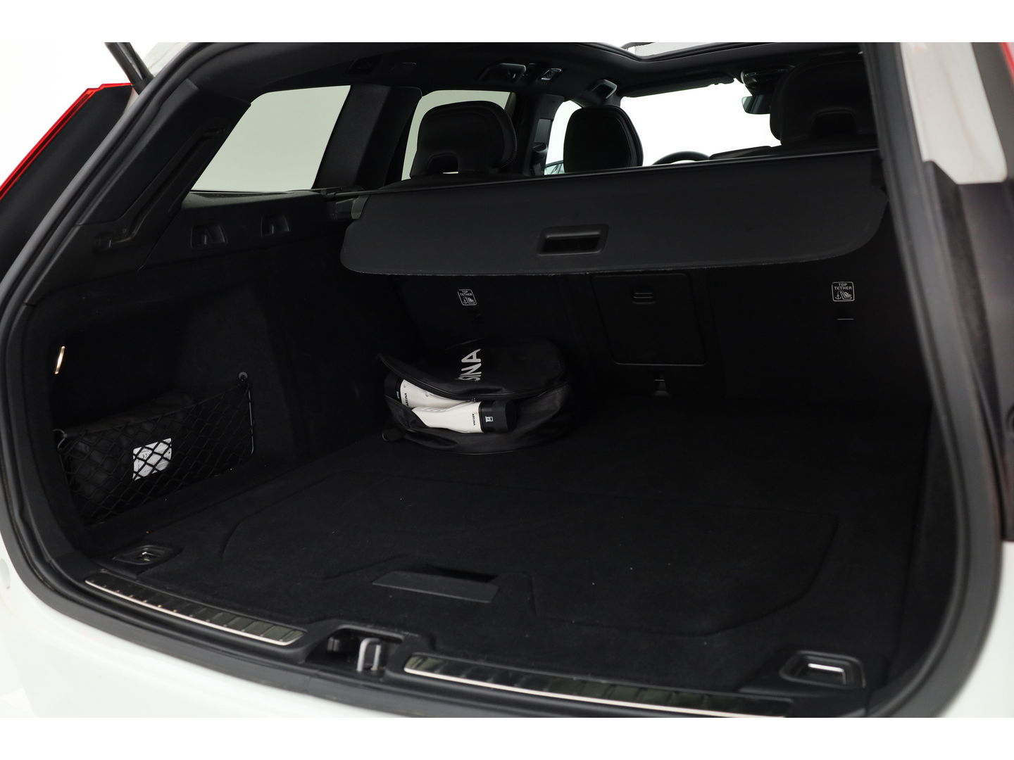 Volvo V60 2.0 T6 Recharge AWD R-Design | Pano-dak | elek. Trekhaak | Head-up | ACC | Stoel + stuurverwarming |