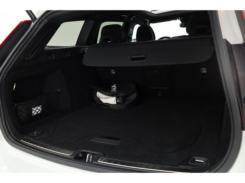 Volvo V60 2.0 T6 Recharge AWD R-Design | Pano-dak | elek. Trekhaak | Head-up | ACC | Stoel + stuurverwarming |