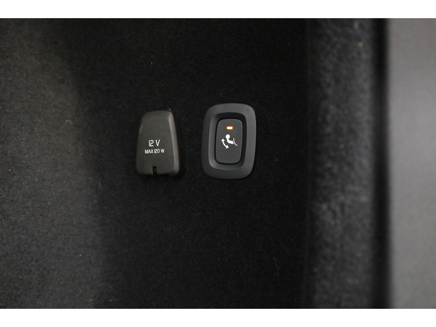 Volvo V60 2.0 T6 Recharge AWD R-Design | Pano-dak | elek. Trekhaak | Head-up | ACC | Stoel + stuurverwarming |