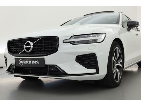 Volvo V60 2.0 T6 Recharge AWD R-Design | Pano-dak | elek. Trekhaak | Head-up | ACC | Stoel + stuurverwarming |