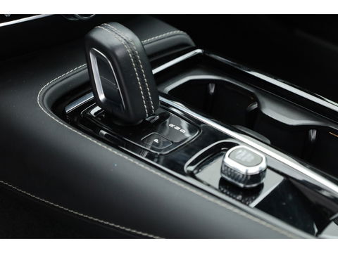 Volvo V60 2.0 T6 Recharge AWD R-Design | Pano-dak | elek. Trekhaak | Head-up | ACC | Stoel + stuurverwarming |