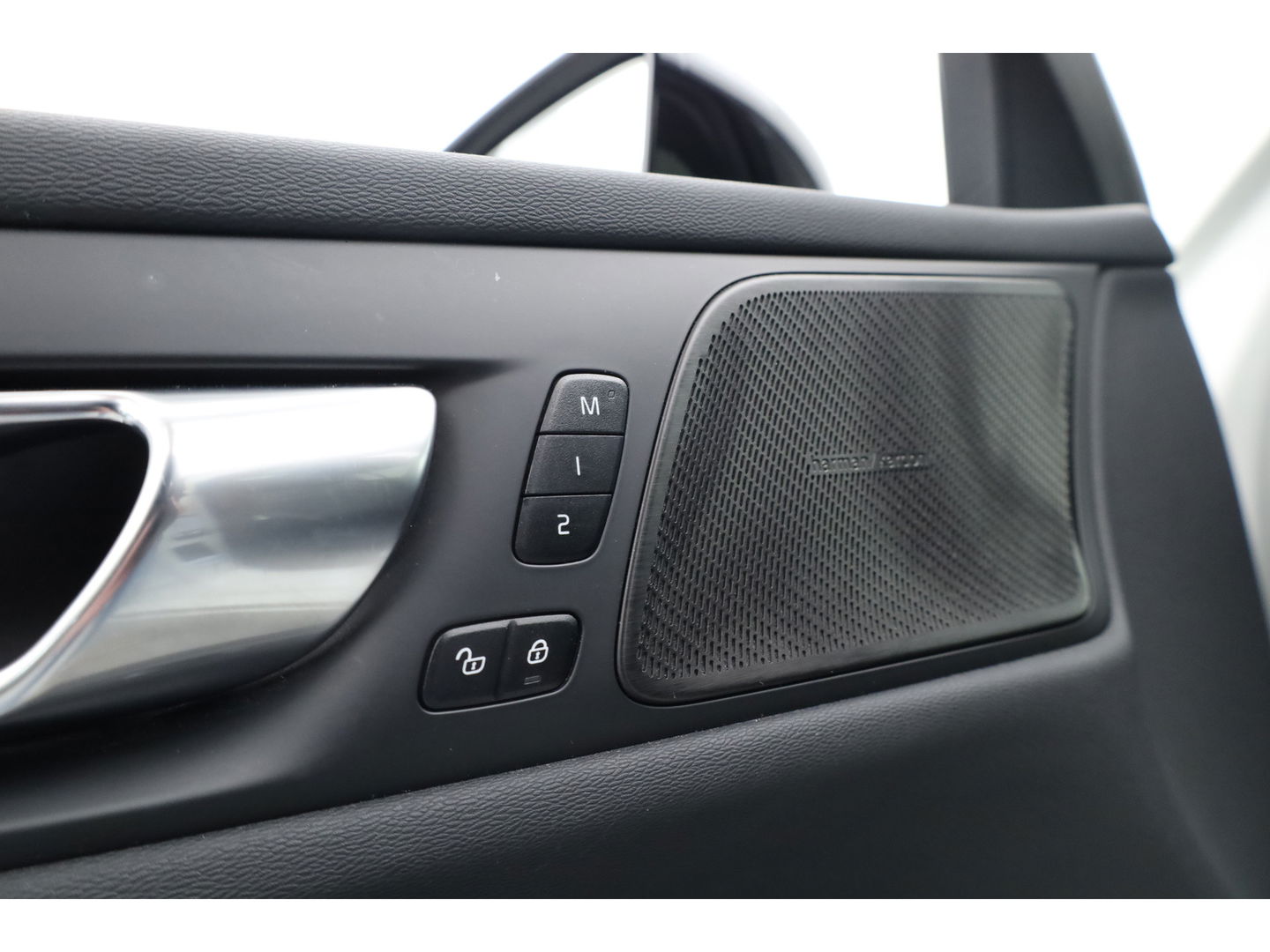 Volvo V60 2.0 T6 Recharge AWD R-Design | Pano-dak | elek. Trekhaak | Head-up | ACC | Stoel + stuurverwarming |