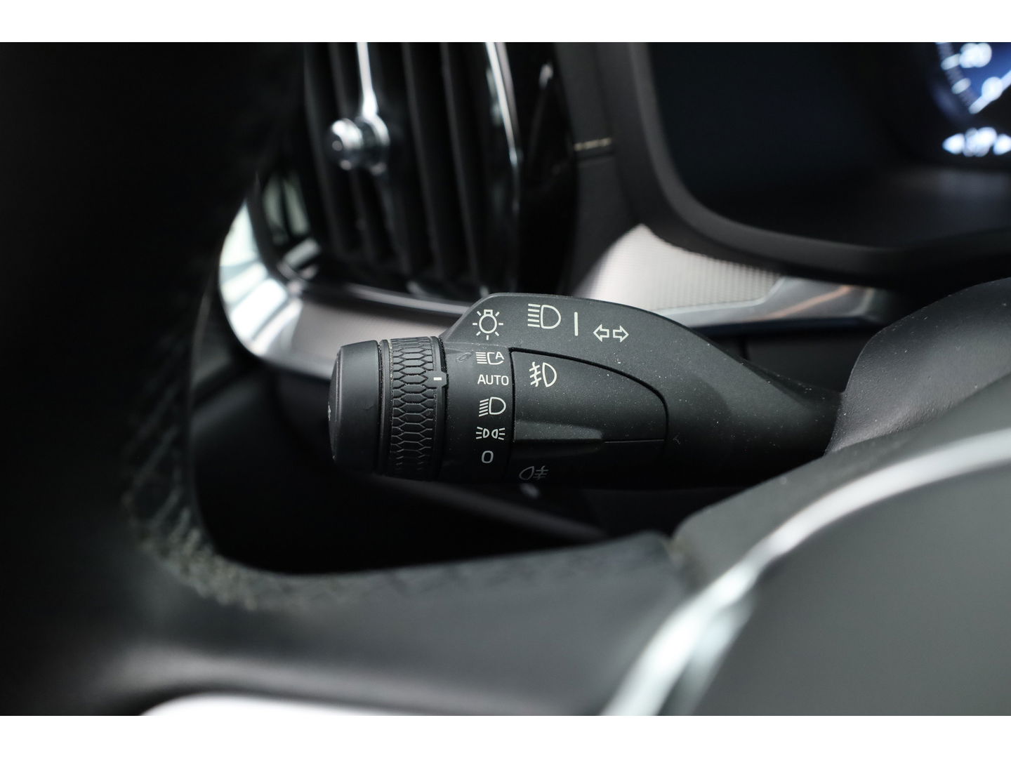 Volvo V60 2.0 T6 Recharge AWD R-Design | Pano-dak | elek. Trekhaak | Head-up | ACC | Stoel + stuurverwarming |