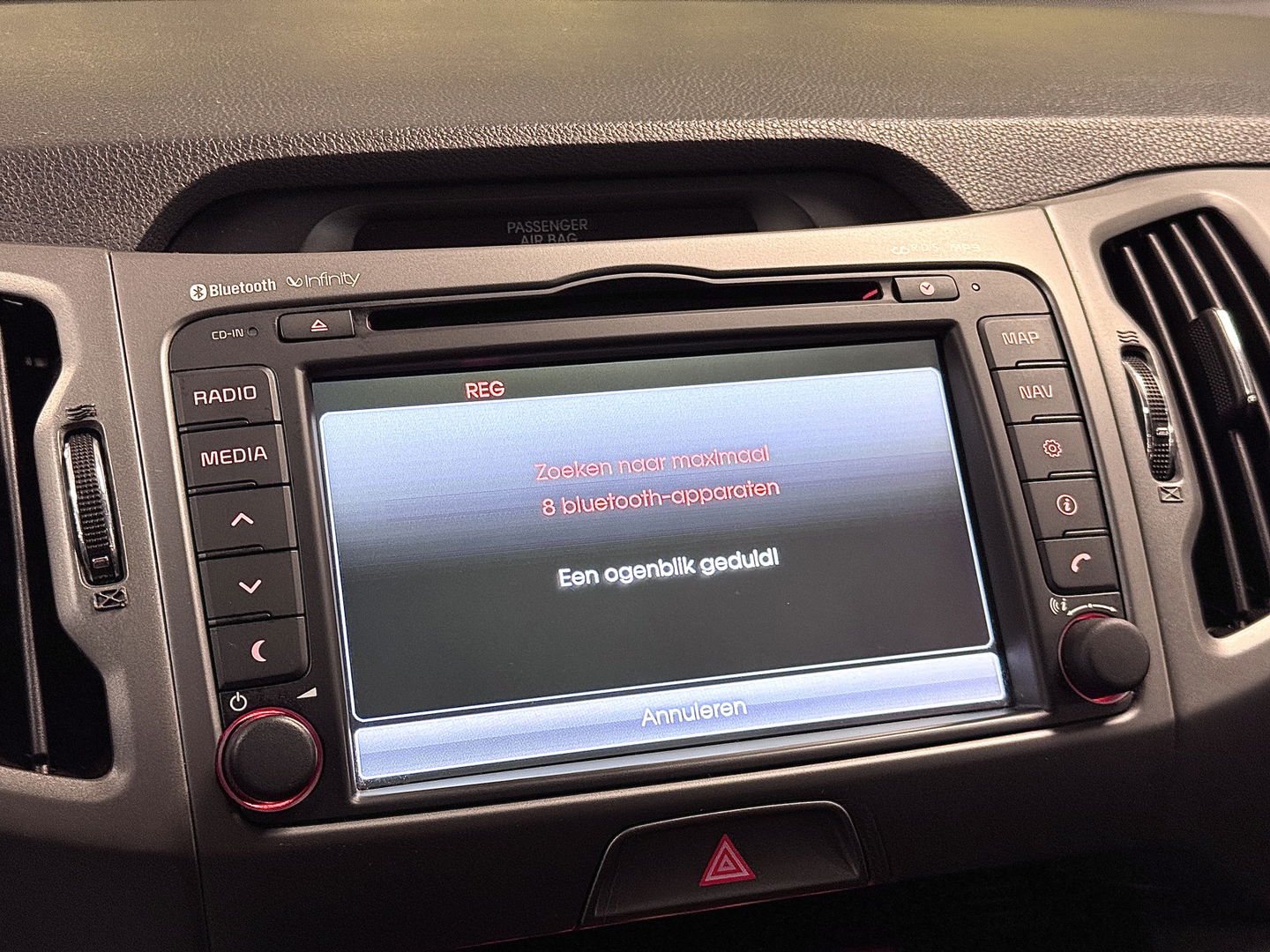 Kia Sportage 1.6 GDI ComfortLine | Stoelverwarming | Achterbankverwarming | Afneembare Trekhaak | Camera | Navigatie | Parkeersensoren | Isofix | Bluetooth | 17" Lichtmetaal |