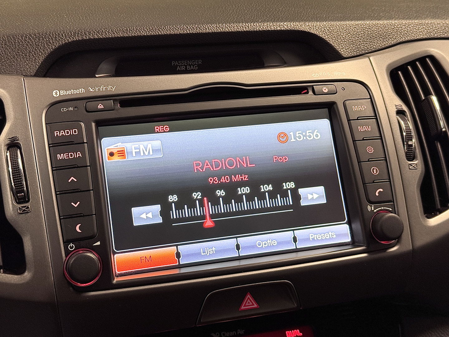 Kia Sportage 1.6 GDI ComfortLine | Stoelverwarming | Achterbankverwarming | Afneembare Trekhaak | Camera | Navigatie | Parkeersensoren | Isofix | Bluetooth | 17" Lichtmetaal |