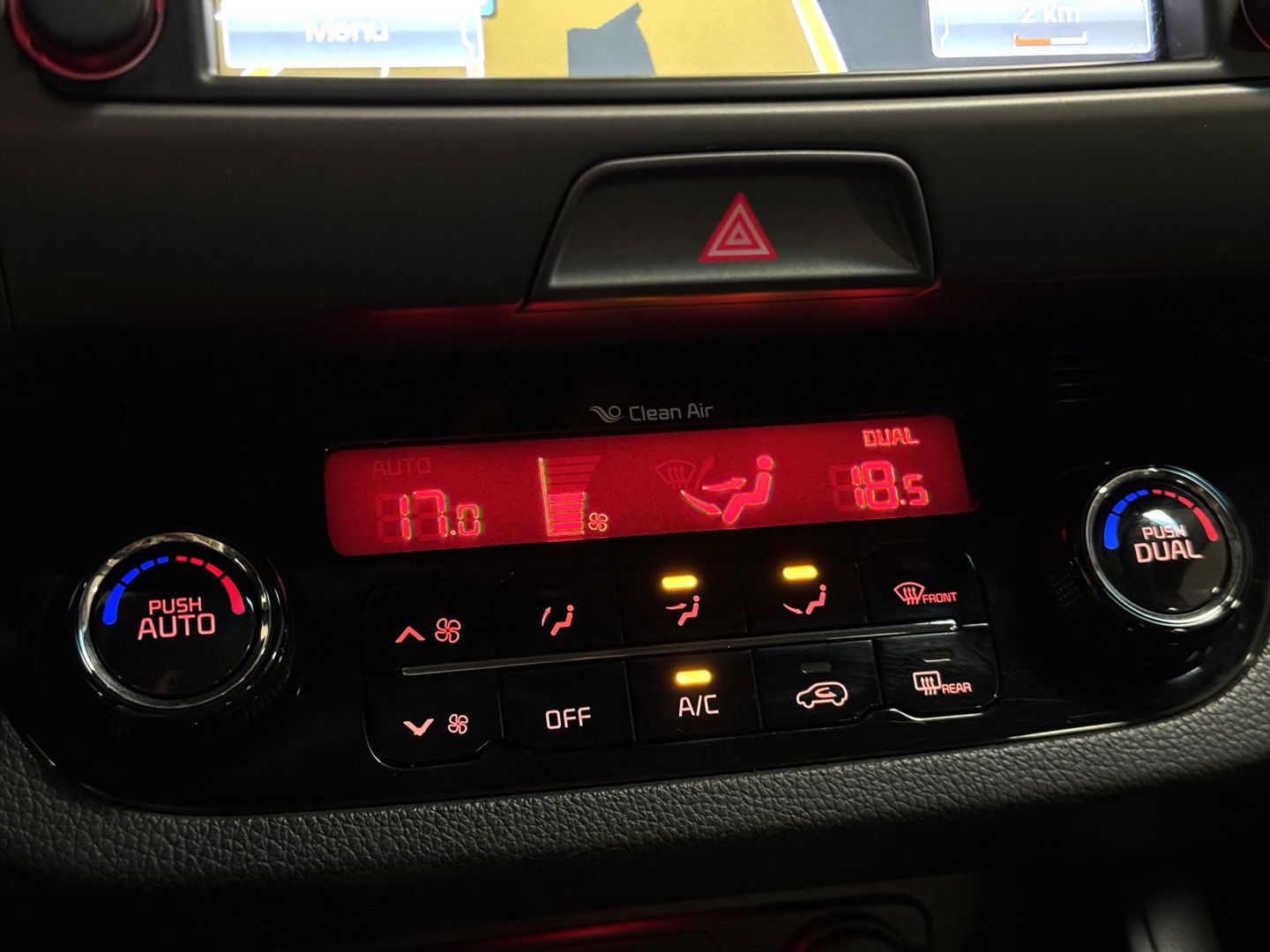 Kia Sportage 1.6 GDI ComfortLine | Stoelverwarming | Achterbankverwarming | Afneembare Trekhaak | Camera | Navigatie | Parkeersensoren | Isofix | Bluetooth | 17" Lichtmetaal |