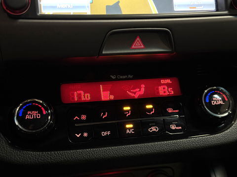 Kia Sportage 1.6 GDI ComfortLine | Stoelverwarming | Achterbankverwarming | Afneembare Trekhaak | Camera | Navigatie | Parkeersensoren | Isofix | Bluetooth | 17" Lichtmetaal |