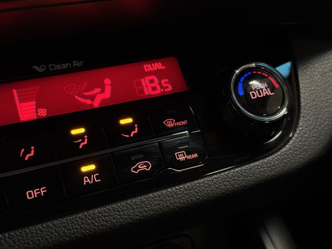 Kia Sportage 1.6 GDI ComfortLine | Stoelverwarming | Achterbankverwarming | Afneembare Trekhaak | Camera | Navigatie | Parkeersensoren | Isofix | Bluetooth | 17" Lichtmetaal |