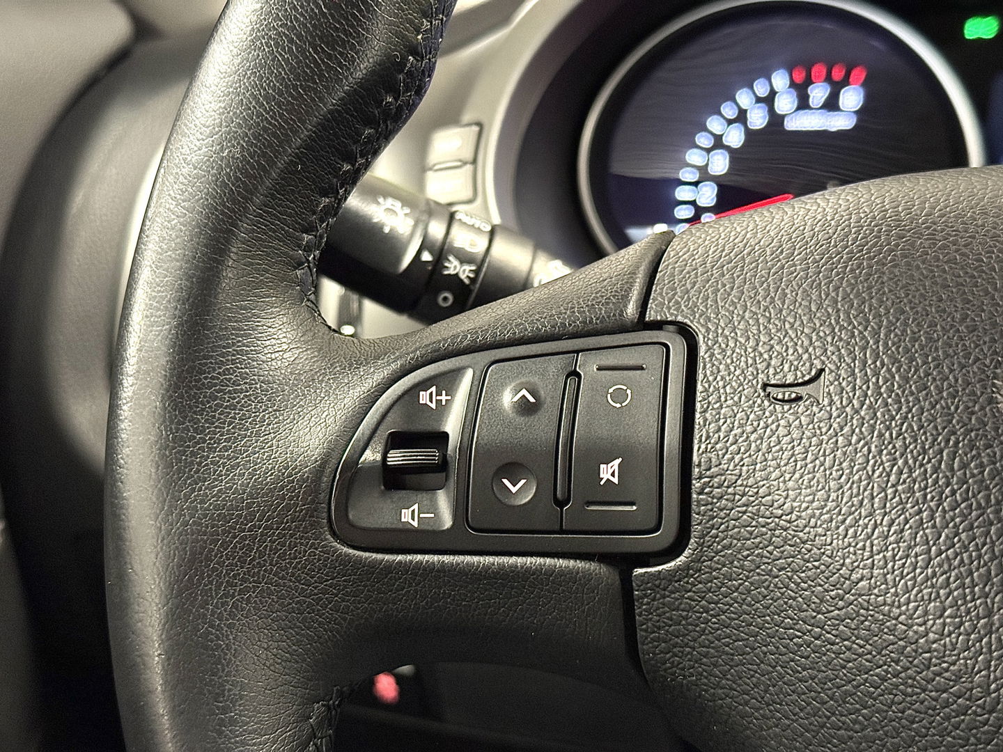 Kia Sportage 1.6 GDI ComfortLine | Stoelverwarming | Achterbankverwarming | Afneembare Trekhaak | Camera | Navigatie | Parkeersensoren | Isofix | Bluetooth | 17" Lichtmetaal |