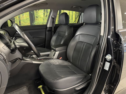 Kia Sportage 1.6 GDI ComfortLine | Stoelverwarming | Achterbankverwarming | Afneembare Trekhaak | Camera | Navigatie | Parkeersensoren | Isofix | Bluetooth | 17" Lichtmetaal |