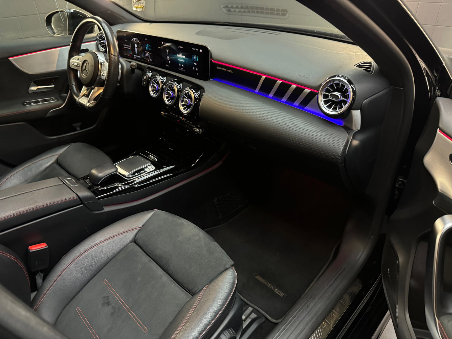 Mercedes-Benz A-Klasse AMG 35 4MATIC Pano|Aero|Sfeer|Night