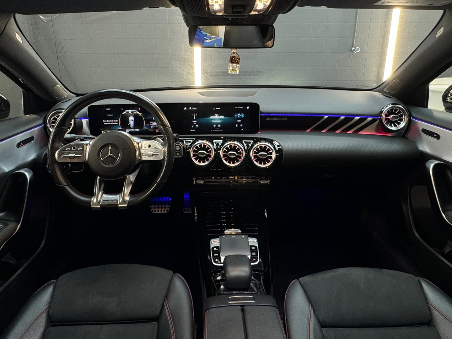 Mercedes-Benz A-Klasse AMG 35 4MATIC Pano|Aero|Sfeer|Night