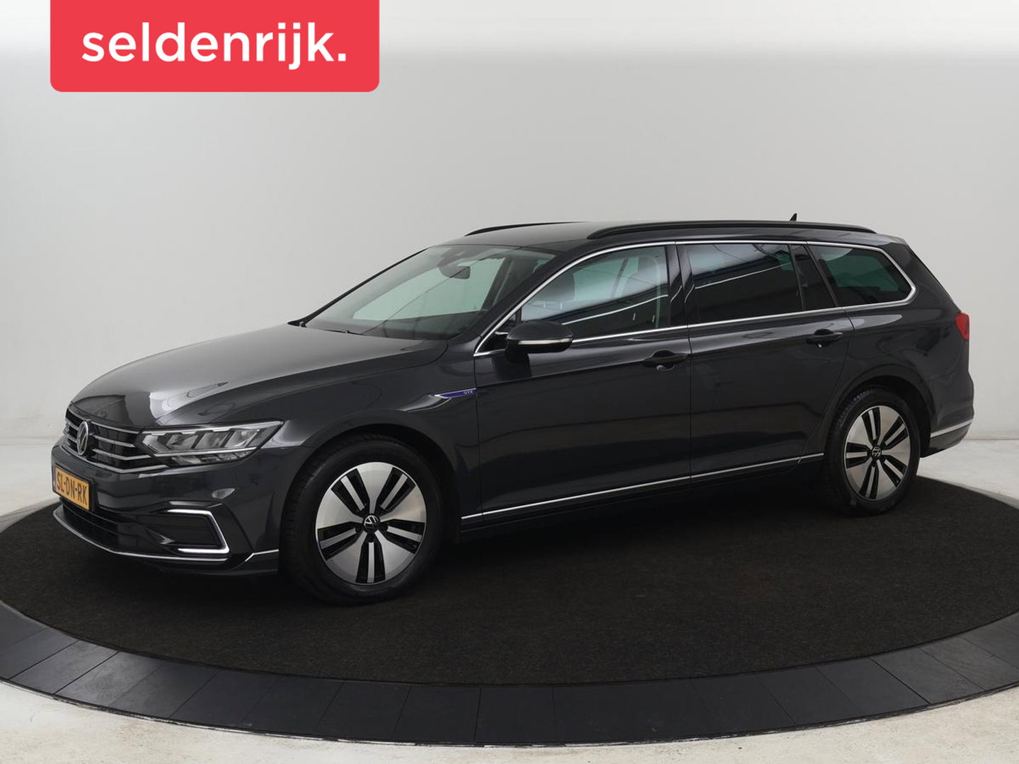 Volkswagen Passat 1.4 TSI PHEV GTE | Trekhaak | Stoelverwarming | Massage | Camera | Carplay | Navigatie | Adaptive cruise | Matrix LED | Parkeerhulp | Climate control | Plug In