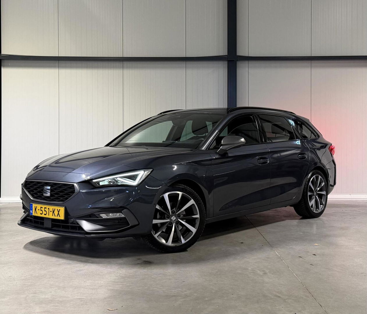 SEAT Leon Sportstourer Seat Leon 1.5 eTSI FR 150PK Virtual Carplay Camera Trekhaak Winterpack