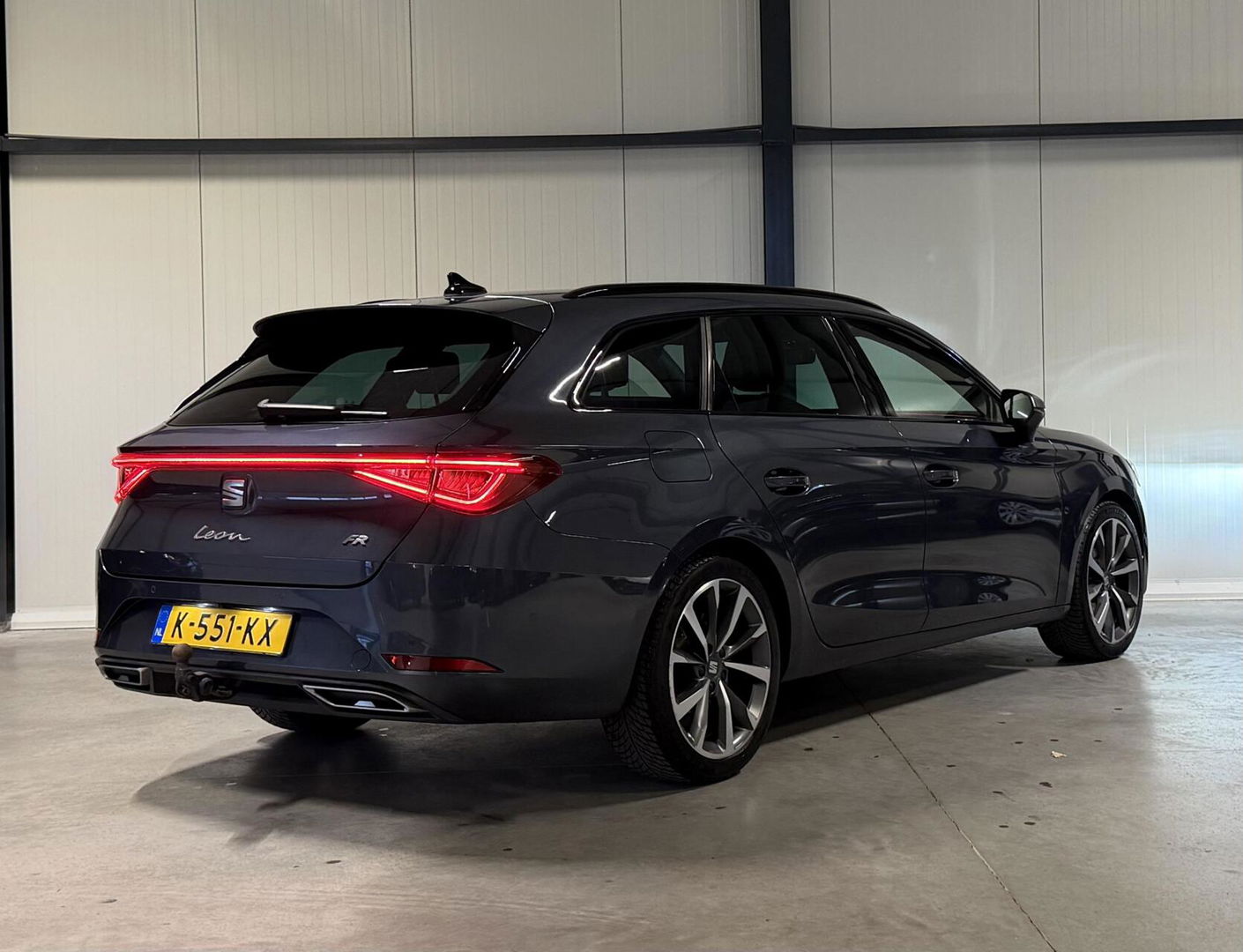 SEAT Leon Sportstourer Seat Leon 1.5 eTSI FR 150PK Virtual Carplay Camera Trekhaak Winterpack