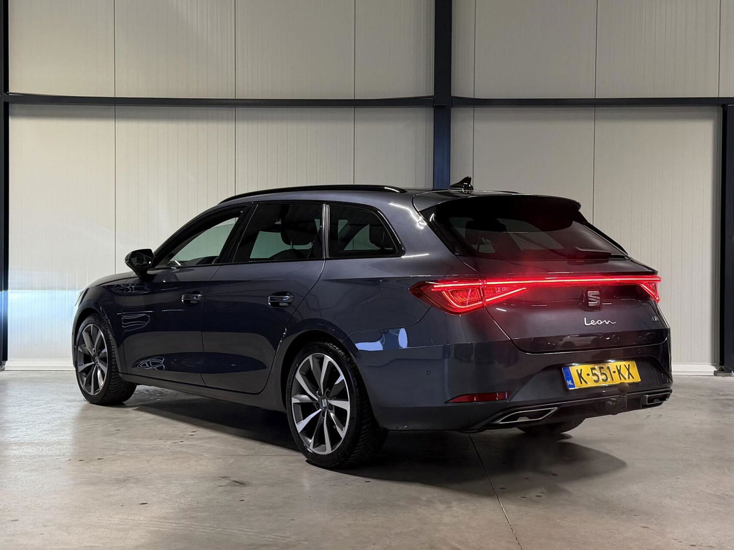 SEAT Leon Sportstourer Seat Leon 1.5 eTSI FR 150PK Virtual Carplay Camera Trekhaak Winterpack