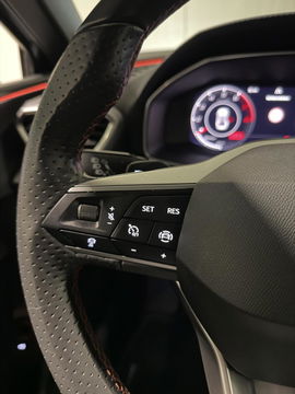 SEAT Leon Sportstourer Seat Leon 1.5 eTSI FR 150PK Virtual Carplay Camera Trekhaak Winterpack