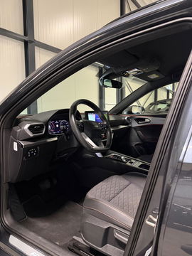 SEAT Leon Sportstourer Seat Leon 1.5 eTSI FR 150PK Virtual Carplay Camera Trekhaak Winterpack