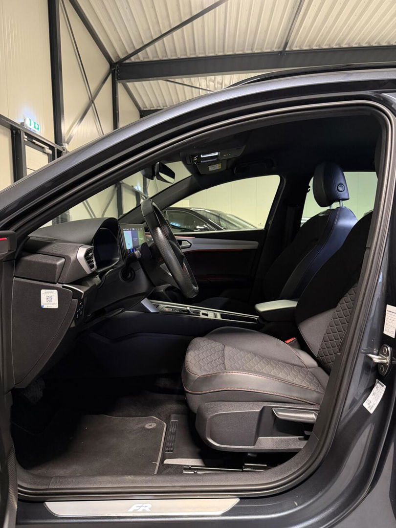 SEAT Leon Sportstourer Seat Leon 1.5 eTSI FR 150PK Virtual Carplay Camera Trekhaak Winterpack