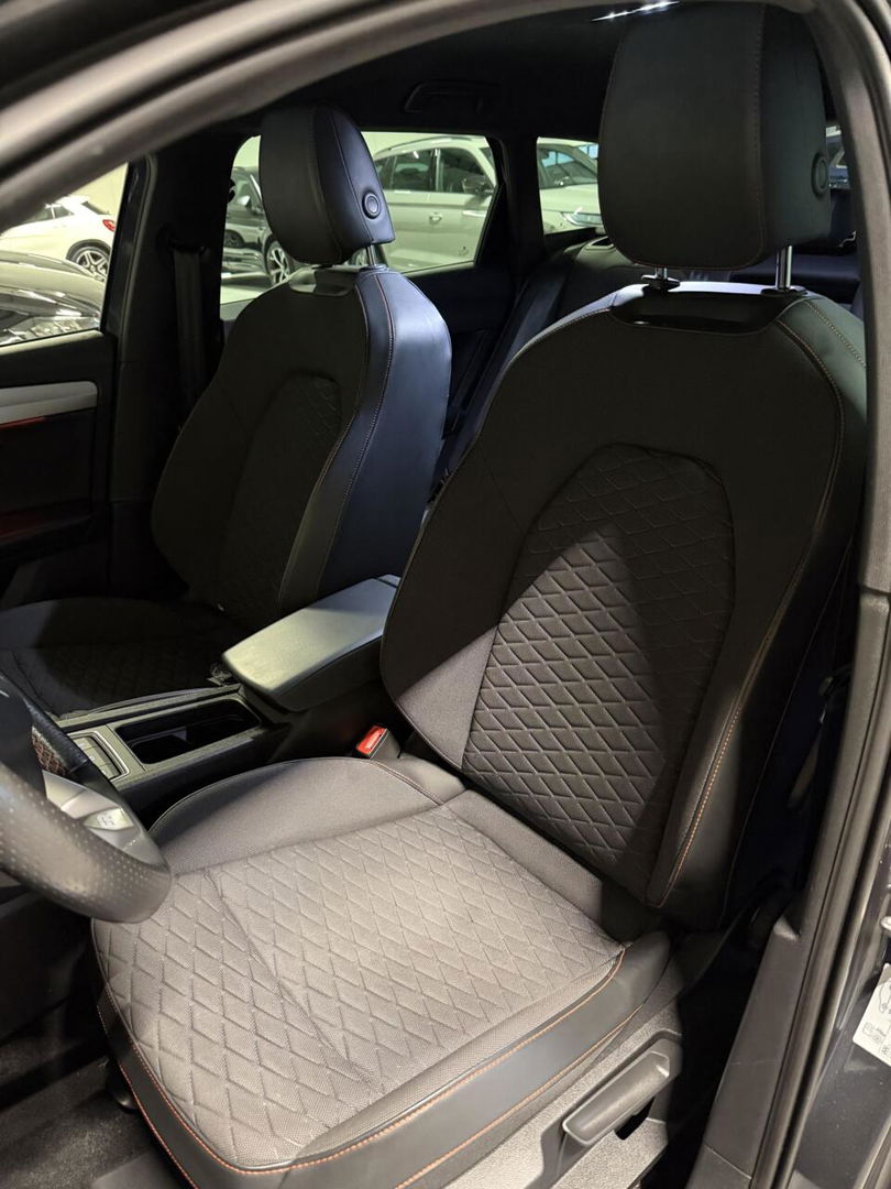 SEAT Leon Sportstourer Seat Leon 1.5 eTSI FR 150PK Virtual Carplay Camera Trekhaak Winterpack