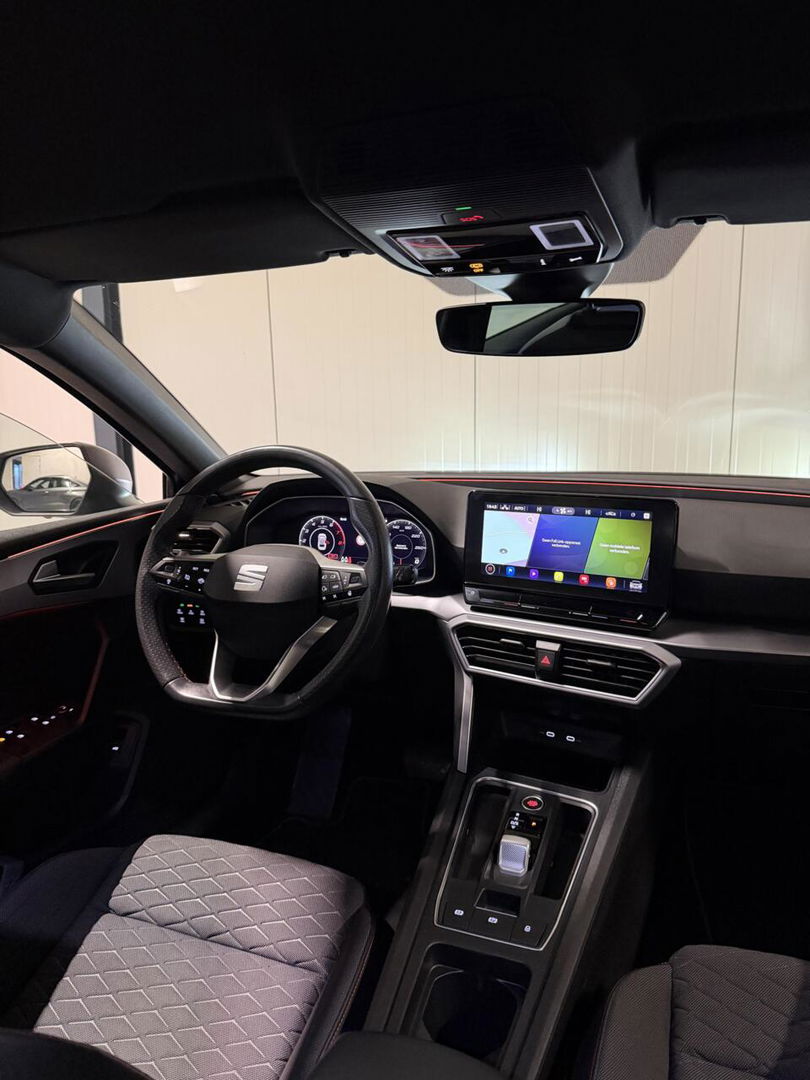 SEAT Leon Sportstourer Seat Leon 1.5 eTSI FR 150PK Virtual Carplay Camera Trekhaak Winterpack